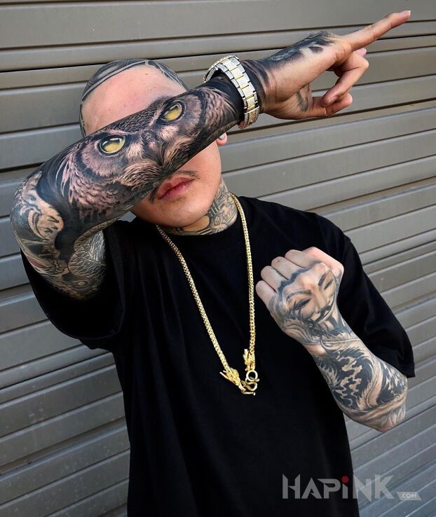 Tattoo Sowa men in faces motif and realistic style on the hand