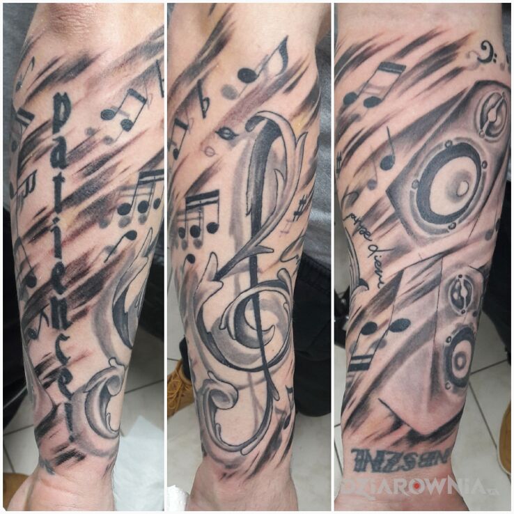 Tatuaż muzyczne - przedramię w motywie czarno-szare i stylu abstrakcyjne na przedramieniu