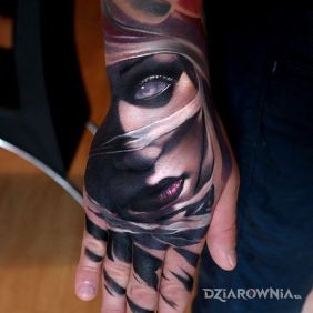Tatuaż Portret 3D na dłoni motyw: 3D