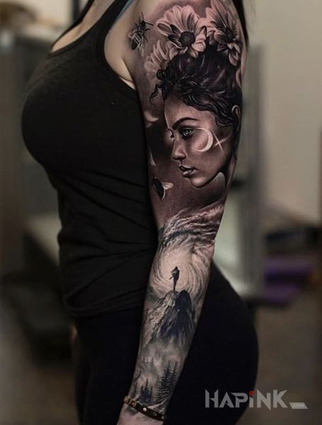 Tattoo Kobieta na szczycie góry in 3D motif and realistic style on the upper arm