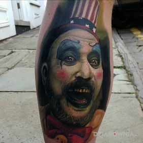 Tatuaż Szalony clown na łydce motyw: postacie