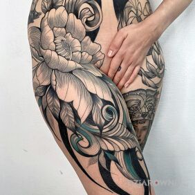 Tatuaż Big flower 😛 na brzuchu motyw: florystyczne styl: graficzne / ilustracyjne
