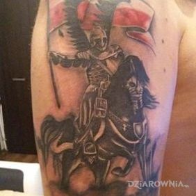 Tatuaż Husarz na ramieniu motyw: patriotyczne