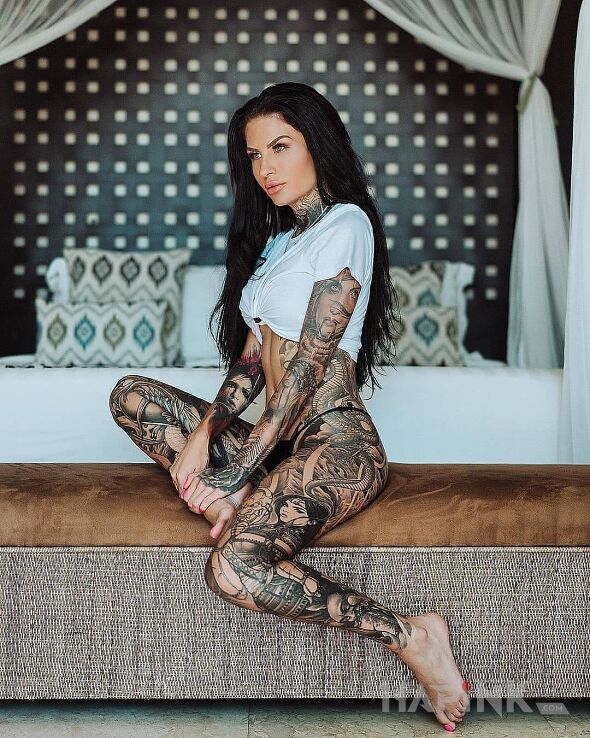 Tattoo Wytatuowana tak jak trza in black and gray motif and realistic style on the tibia