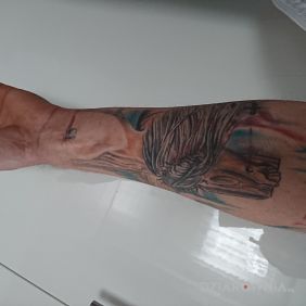 Tatuaż Jest na przedramieniu motyw: religijne