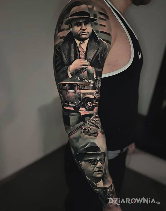 Tatuaż la mafia w motywie czarno-szare i stylu realistyczne na przedramieniu
