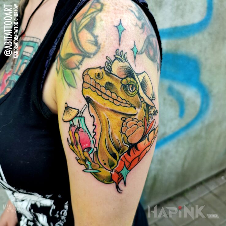 Tattoo Legwan in colorful motif and newschool style on the upper arm