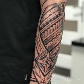 Tattoo Polynesian Samoa tattoo On the arm motif: black and gray style: Polynesian