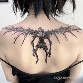 Tatuaż Death Note na plecach motyw: czarno-szare styl: graficzne / ilustracyjne