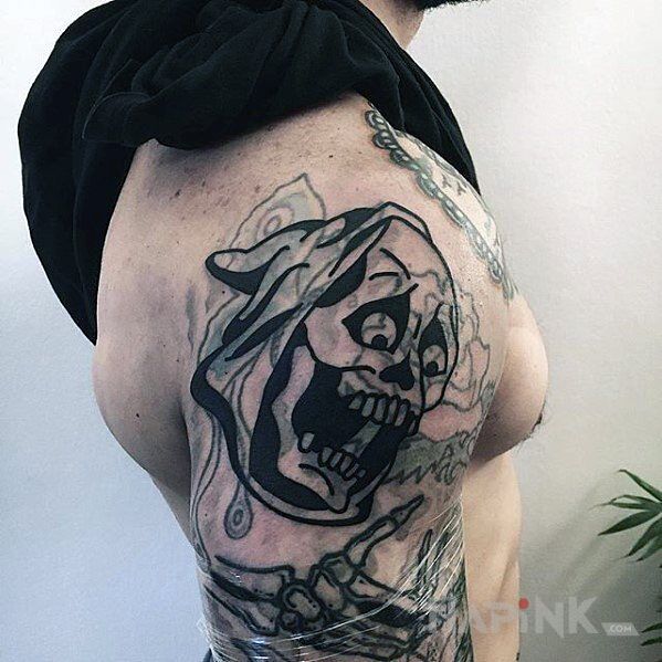 Tattoo Czacha w szoku w 2021 roku in skulls motif and blast over style on the upper arm