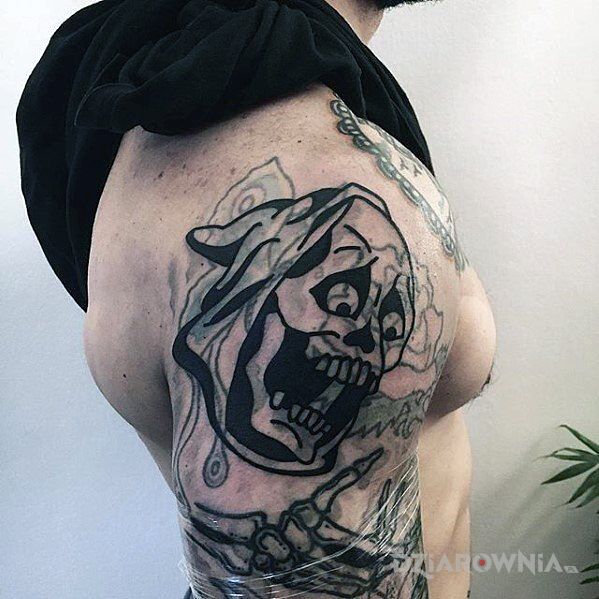 Tatuaż czacha w szoku w 2021 roku w motywie czaszki i stylu blast over na ramieniu