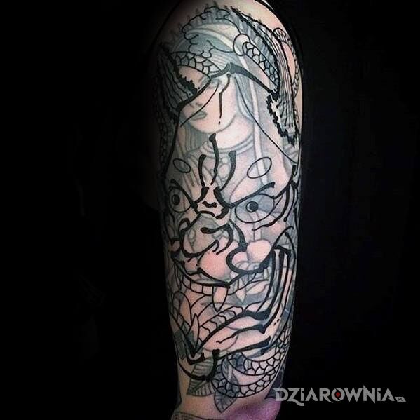 Tatuaż łeb japońskiego demona w motywie twarze i stylu kontury / linework na ramieniu