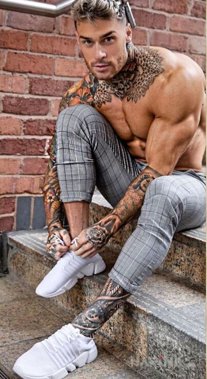 Tattoo Przystojniacha in black and gray motif and geometric style near the ankle