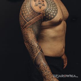 Tatuaż Rękaw w stylu geometrycznym, dotwork na ręce motyw: czarno-szare styl: dotwork