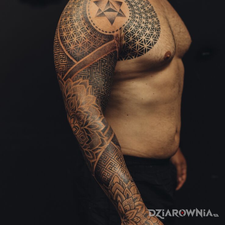 Tatuaż Rękaw w stylu geometrycznym, dotwork w motywie mandale i stylu dotwork na ręce