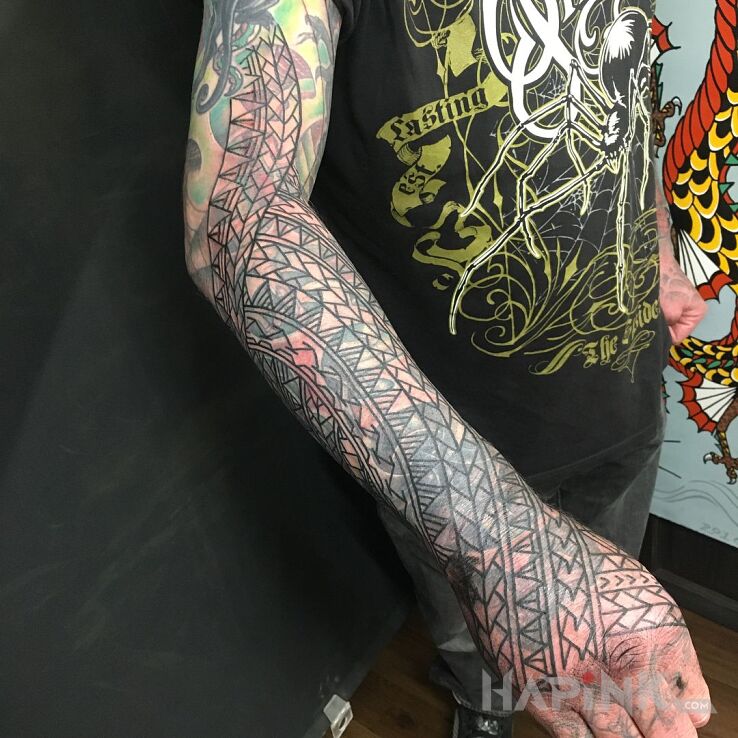 Tattoo Polinezyjski wzór w miejsce starego in other motif and Polynesian style On the arm