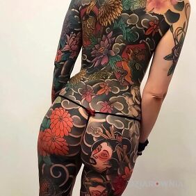 Tatuaż Japan suit na ramieniu motyw: kolorowe styl: japońskie / irezumi
