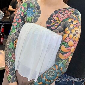 Tatuaż Kwiaty na modłę japońską na ręce motyw: kwiaty styl: japońskie / irezumi