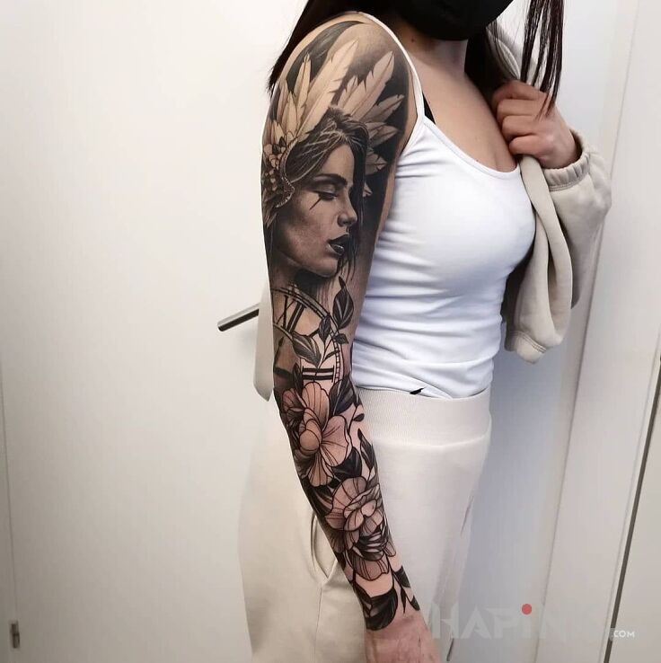 Tattoo Pióra wplecione we włosy in faces motif and realistic style On the arm