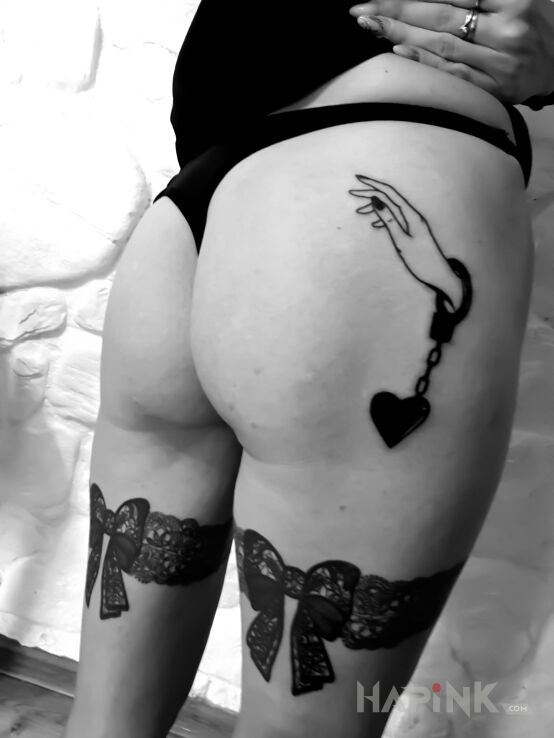 Tattoo Kajdany miłości in Love motif and graphic / illustrative style on the thigh