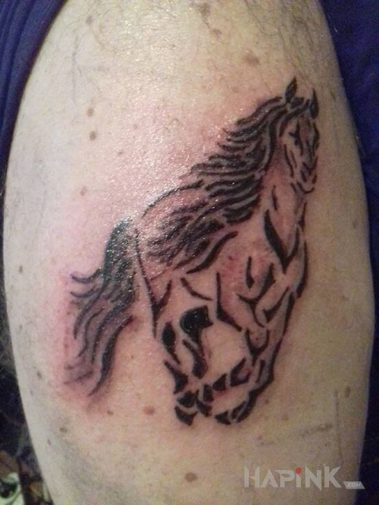 Tattoo Kon in Indian motif and tribal style on the upper arm