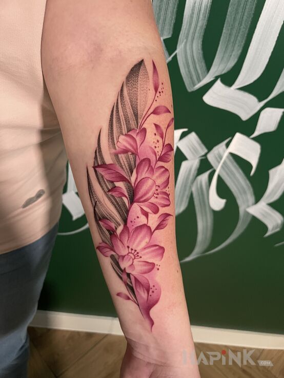 Tattoo Florystycznie, by Roofi in floral motif and dotwork style on the forearm
