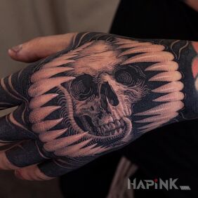 Tattoo Skull in the jaws on the hand motif: skulls style: graphic / illustrative