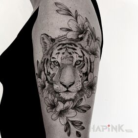 Tattoo Tiger / Flowers on the upper arm motif: black and gray style: realistic