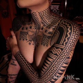Tattoo Tribal ride on the neck motif: sleeves style: Polynesian