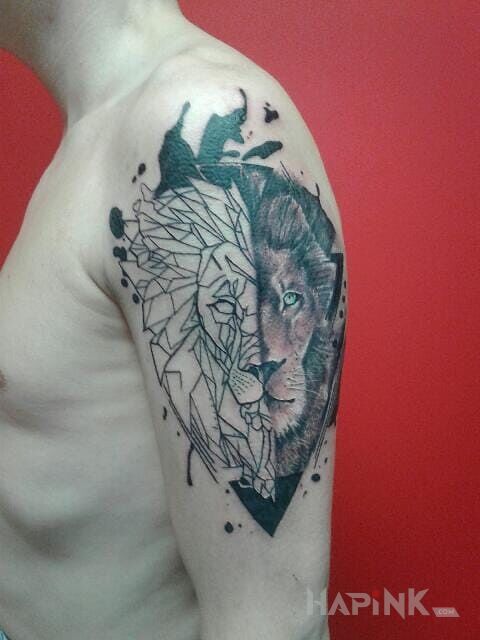 Tattoo Lew in animals motif and geometric style on the upper arm