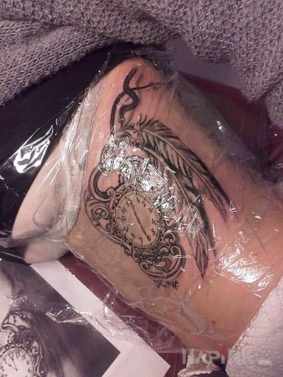 Tattoo Zegar in other motif on the ribs