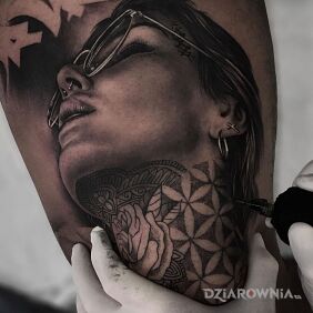 Tatuaż Tatuowanie tatuażu z tatuażem 🤯 na udzie motyw: 3D styl: realistyczne