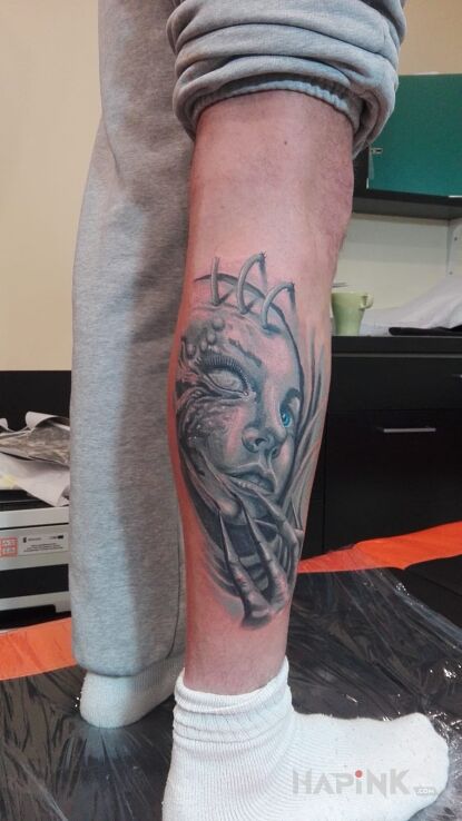 Tattoo Takie tam in faces motif on the calf