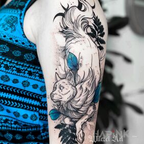 Tattoo Wolf / Moon / Leaves on the upper arm motif: black and gray style: contour / linework