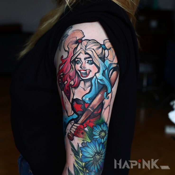Tattoo Harley Quinn / Joker / Legion Samobójców / Margot Robbie in flowers motif and cartoon / comic book style On the arm