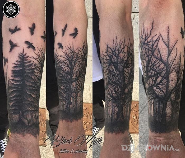 Tatuaż 1 mroczny las w motywie kwiaty na przedramieniu