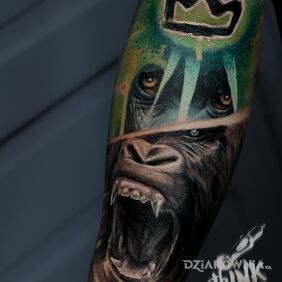 Tatuaż King kong na przedramieniu motyw: zwierzęta styl: realistyczne