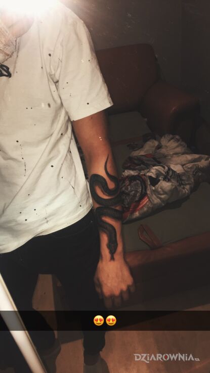 Tatuaż wąż na przedramieniu w motywie zwierzęta i stylu realistyczne na przedramieniu