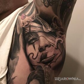Tatuaż Buszek spod paszki pod pachą motyw: twarze styl: realistyczne