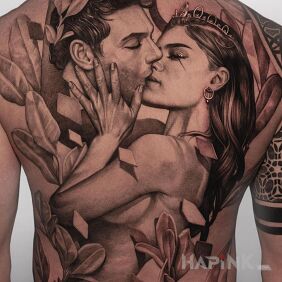 Tattoo Kissy kissy on the shoulder blades motif: flowers style: realistic