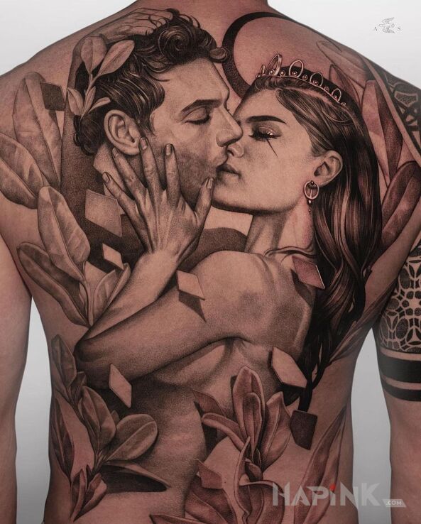 Tattoo Buzi buzi in flowers motif and realistic style on the shoulder blades