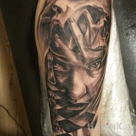 Tattoo Checkmate ;) on the leg motif: skulls