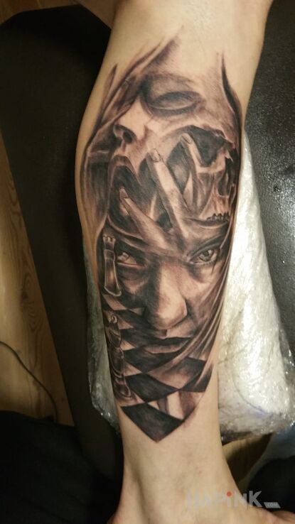 Tattoo Szachownica ;) in skulls motif on the leg