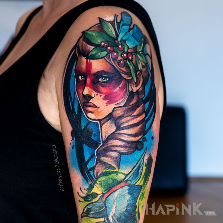 Tattoo Kobieta z warkoczem in faces motif and graphic / illustrative style on the upper arm