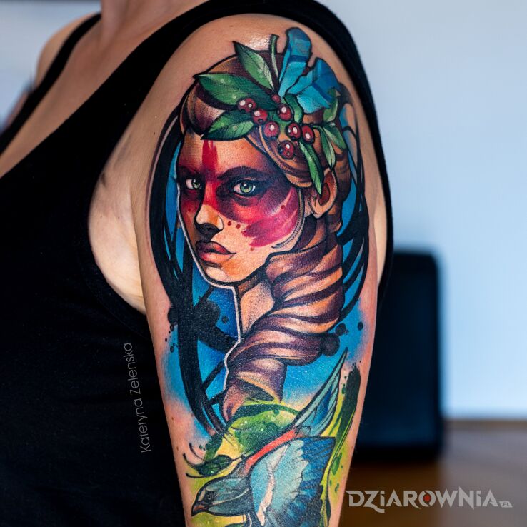 Tatuaż kobieta z warkoczem w motywie zwierzęta i stylu watercolor na ramieniu