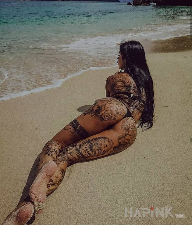 Tattoo Pupcia na plaży in sexy motif on the buttocks