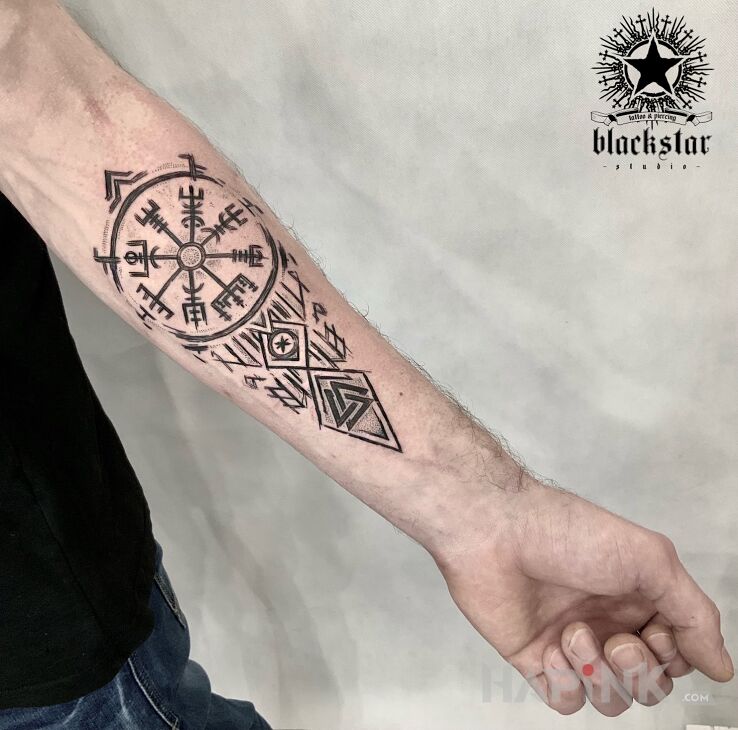 Tattoo Vegvisir - kompas wikingów. in other motif and graphic / illustrative style on the forearm
