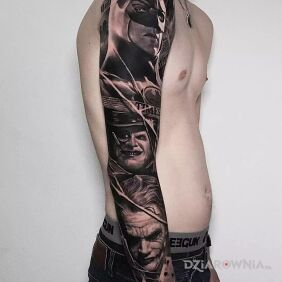 Tatuaż Batman Tima Burtona na przedramieniu motyw: rękawy styl: realistyczne