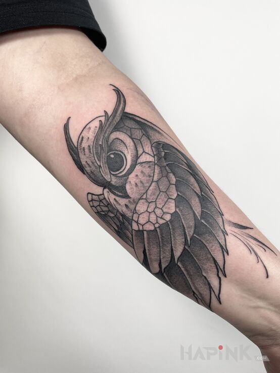 Tattoo Sowa in animals motif and graphic / illustrative style on the forearm