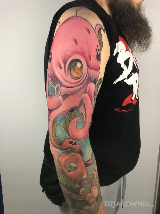 Tatuaż ośmiornica w motywie kolorowe i stylu neotradycyjne na ręce